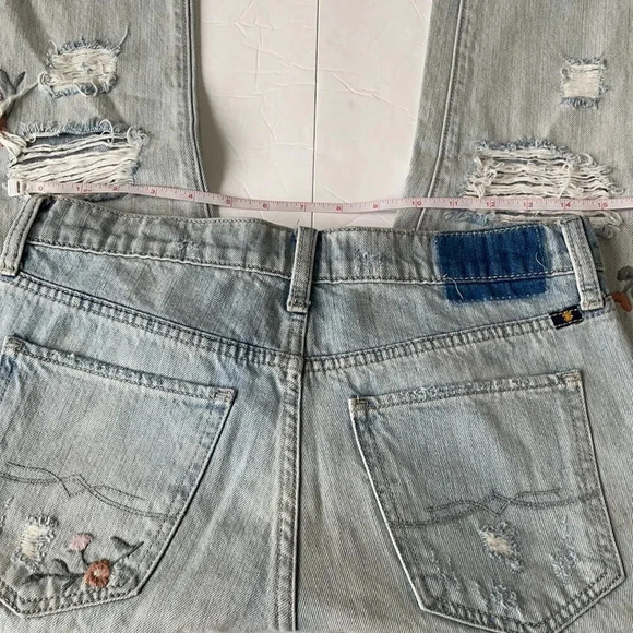 Lucky Brand jeans, Sienna slim boyfriend, Distressed, embroidered flowers, size0 - Picture 9 of 13
